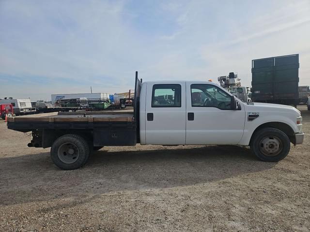 Image of Ford F-350 equipment image 3