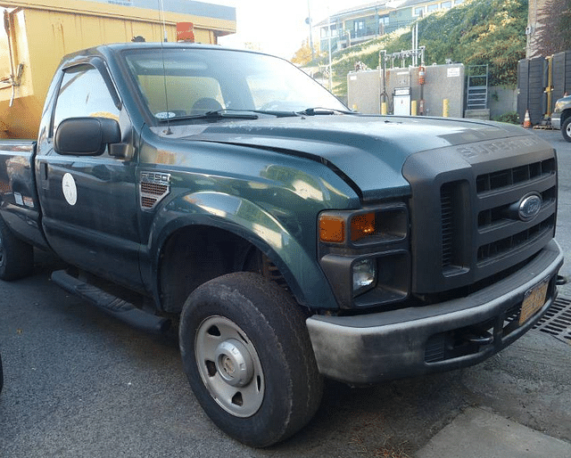 Image of Ford F-350 equipment image 4