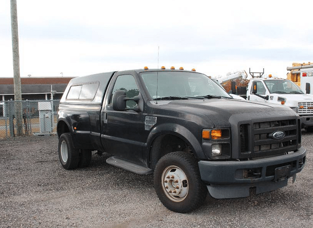 Image of Ford F-350 equipment image 3