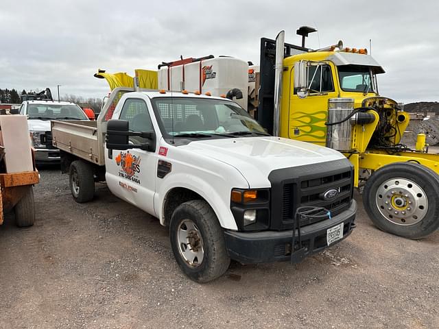 Image of Ford F-350 equipment image 2