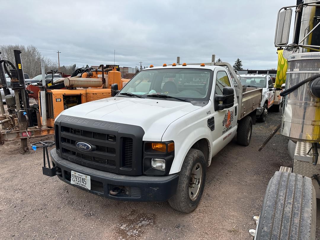 Image of Ford F-350 Primary image