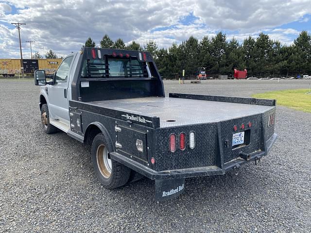 Image of Ford F-350 equipment image 2