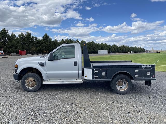 Image of Ford F-350 equipment image 1