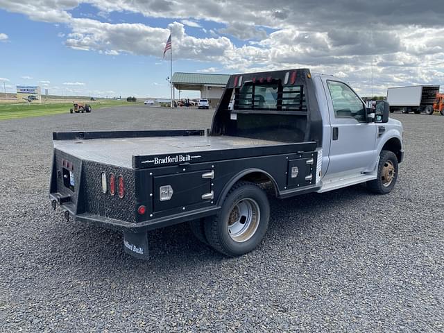 Image of Ford F-350 equipment image 4