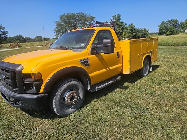 Image of Ford F-350 equipment image 2