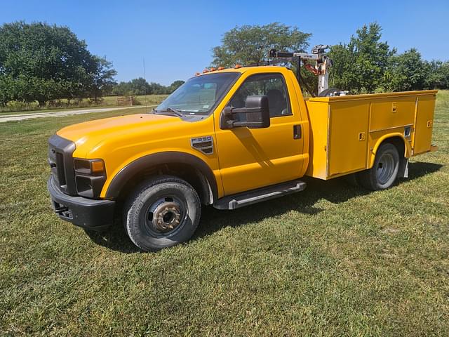 Image of Ford F-350 equipment image 3