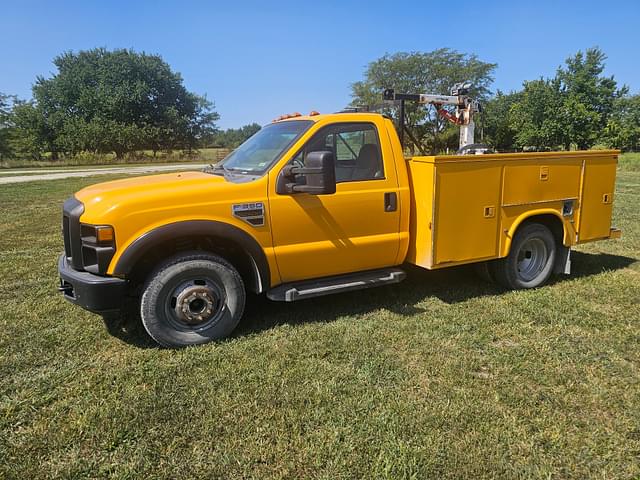 Image of Ford F-350 equipment image 4