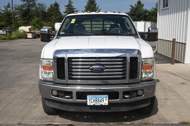 Image of Ford F-350 equipment image 3