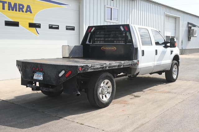 Image of Ford F-350 equipment image 2
