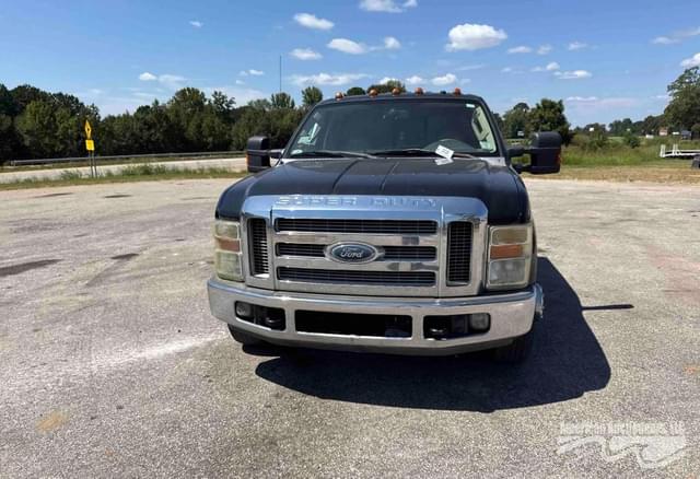 Image of Ford F-350 equipment image 1