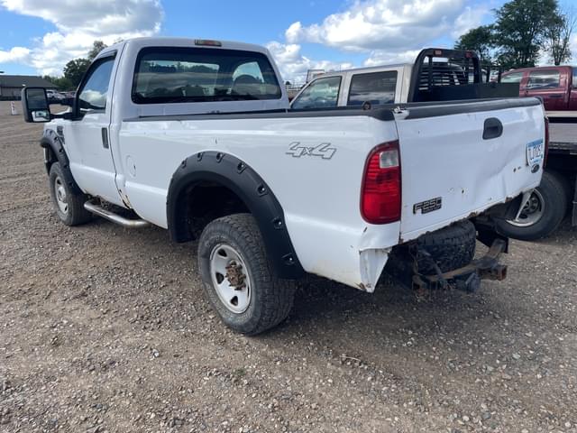 Image of Ford F-350 equipment image 2