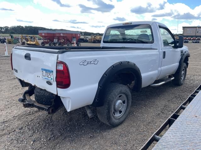Image of Ford F-350 equipment image 4