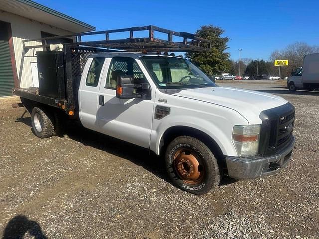 Image of Ford F-350 equipment image 1