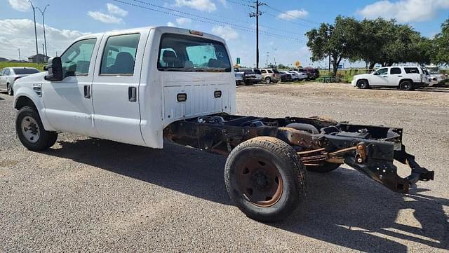 Image of Ford F-350 equipment image 3