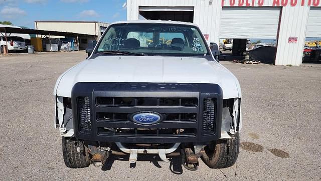 Image of Ford F-350 equipment image 2