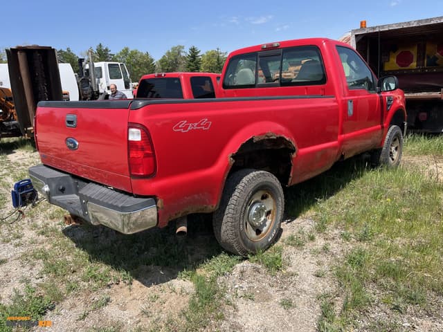 Image of Ford F-350 equipment image 4