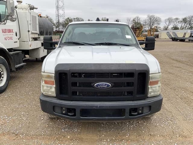 Image of Ford F-350 equipment image 1