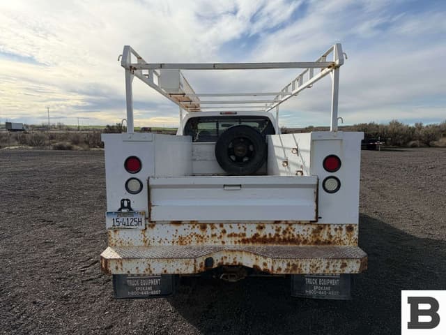 Image of Ford F-350 equipment image 4