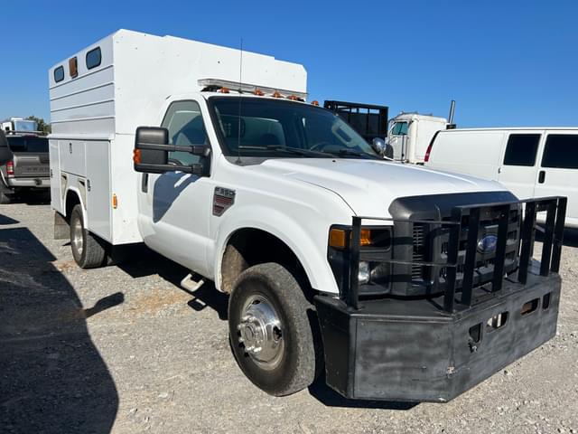 Image of Ford F-350 equipment image 1