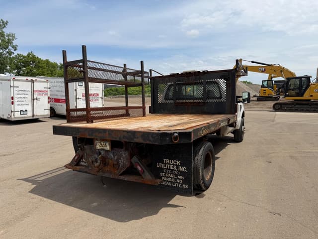 Image of Ford F-350 equipment image 4