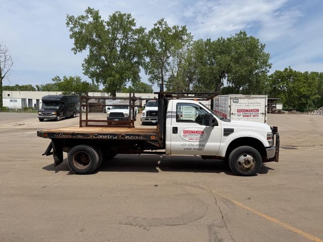 Image of Ford F-350 equipment image 2
