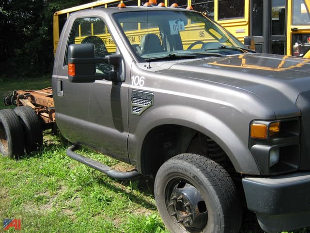 Image of Ford F-350 equipment image 4