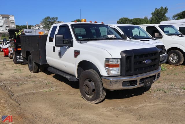 Image of Ford F-350 equipment image 1