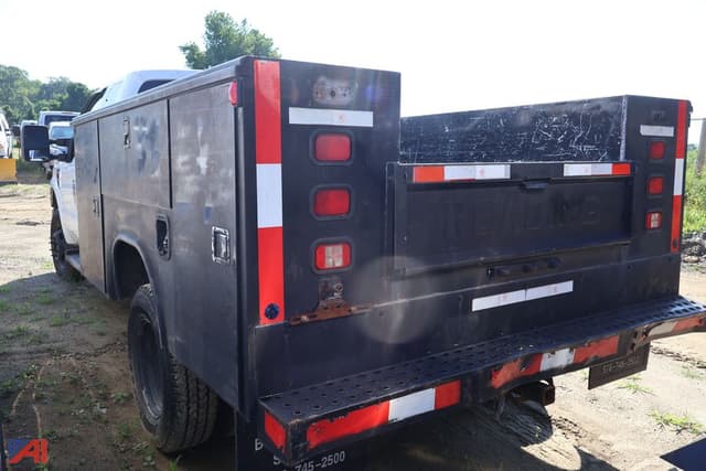 Image of Ford F-350 equipment image 3
