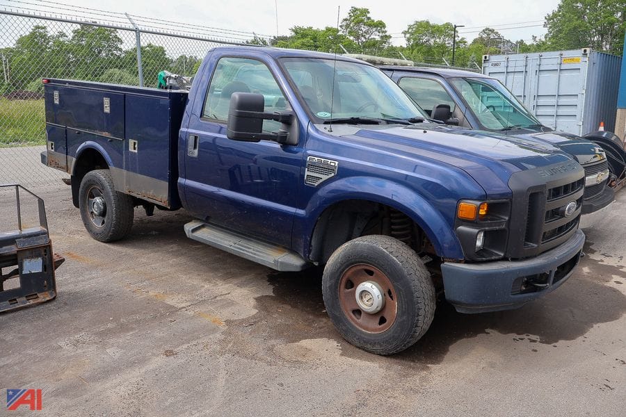 2008 Ford F-350 Equipment Image0