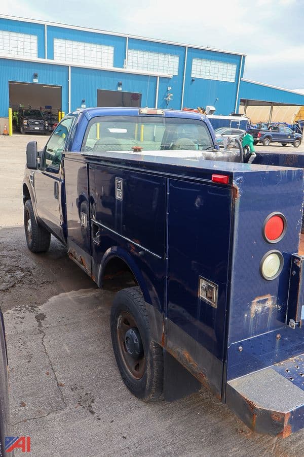 Image of Ford F-350 equipment image 3