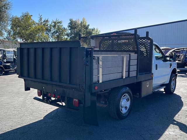 Image of Ford F-350 equipment image 4