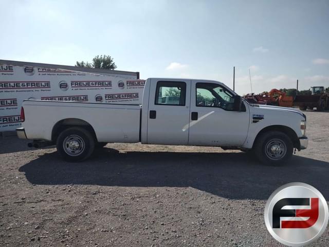 Image of Ford F-350 equipment image 3