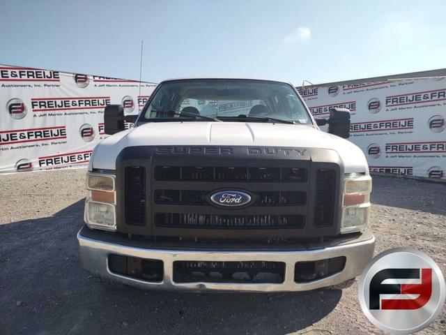 Image of Ford F-350 equipment image 1