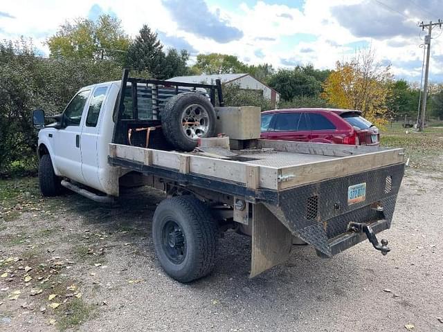 Image of Ford F-350 equipment image 2