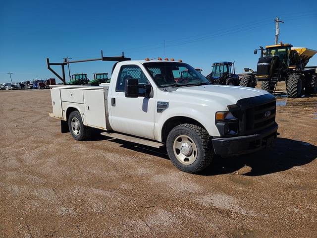 Image of Ford F-350 equipment image 1