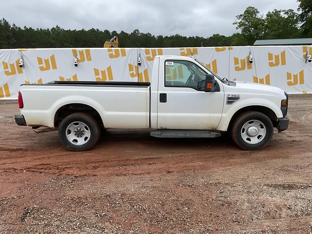 Image of Ford F-350 equipment image 3