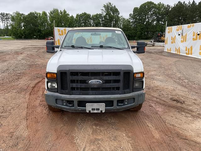Image of Ford F-350 equipment image 1