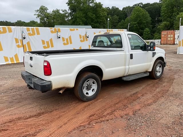Image of Ford F-350 equipment image 4