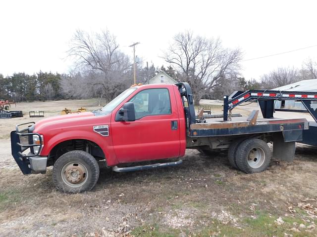 Image of Ford F-350 equipment image 1