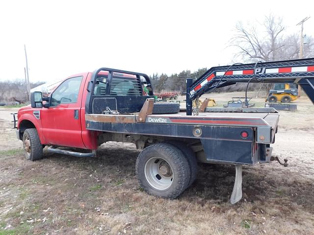 Image of Ford F-350 equipment image 2