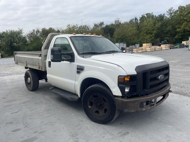 Image of Ford F-350 equipment image 1