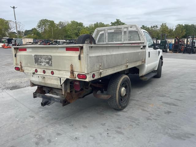 Image of Ford F-350 equipment image 2