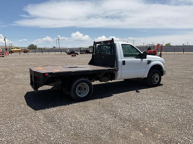 Image of Ford F-350 equipment image 2