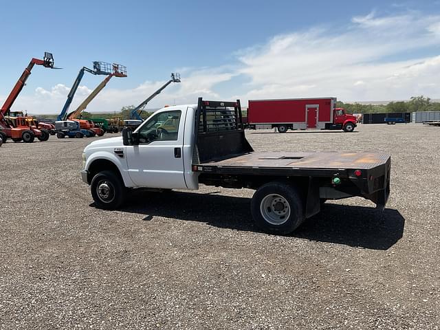 Image of Ford F-350 equipment image 3