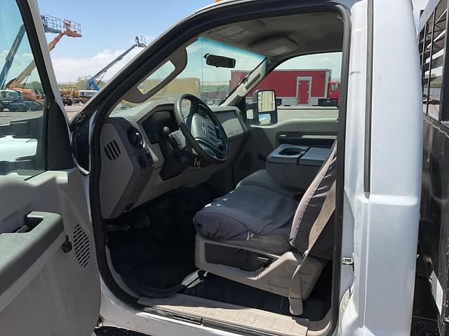 Image of Ford F-350 equipment image 4