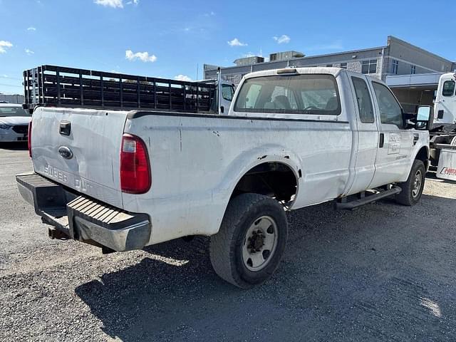 Image of Ford F-350 equipment image 2