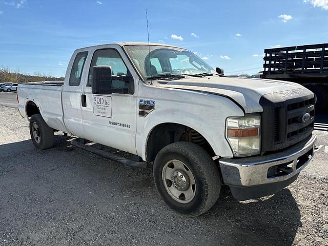 Image of Ford F-350 equipment image 3