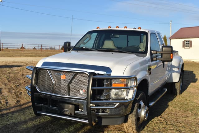 Image of Ford F-350 equipment image 2