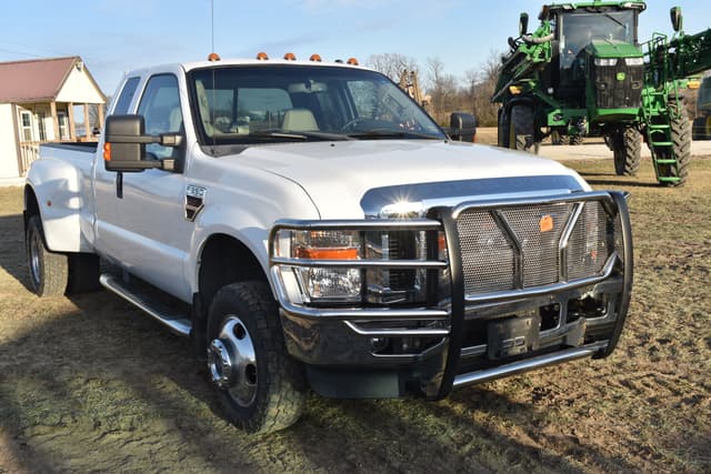 Image of Ford F-350 equipment image 3