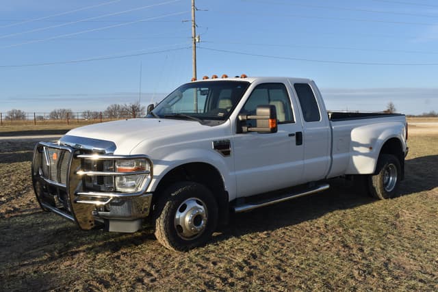 Image of Ford F-350 equipment image 1